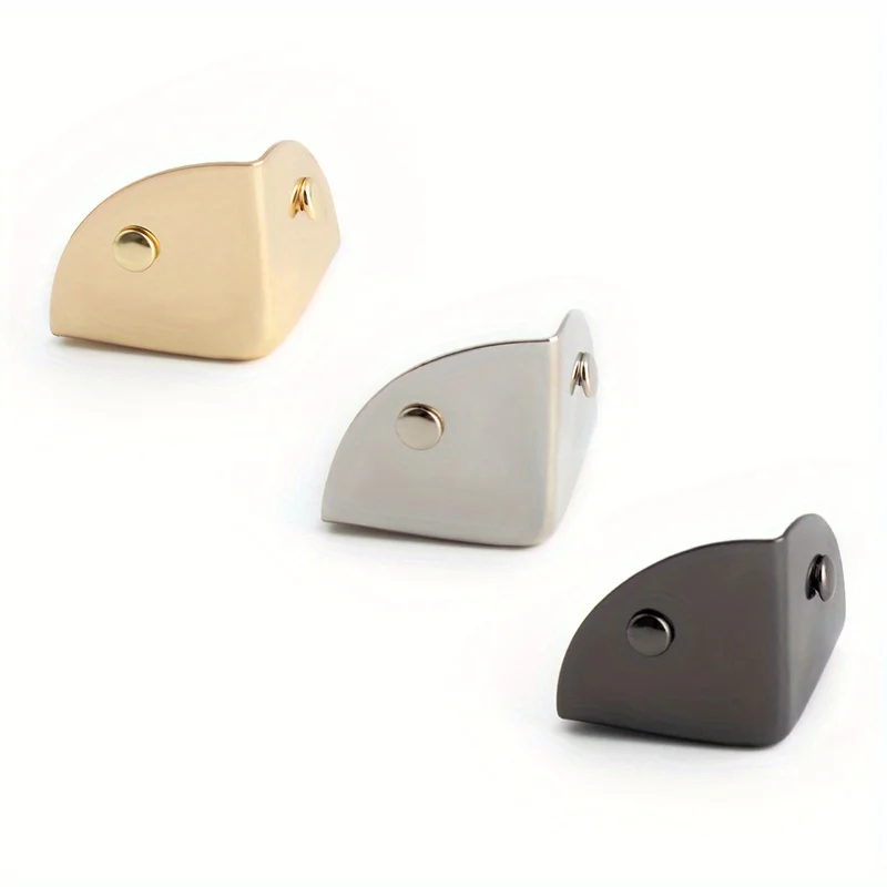 4 個の金属三角コーナー保護バックルレザークラフト財布フリップハンドバッグブックアルバム DIY ハードウェアアクセサリーに適しています