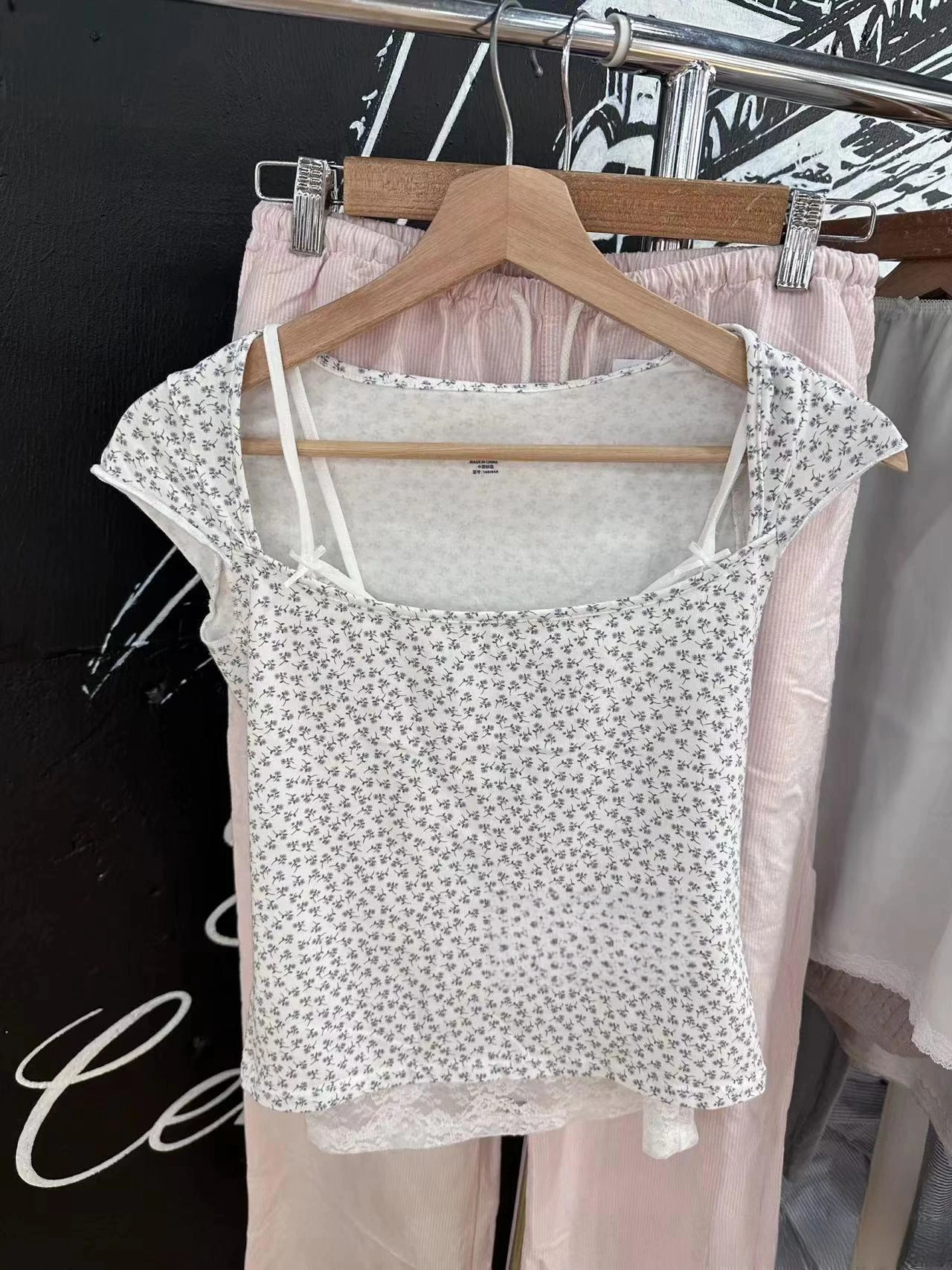 

Brandy Girl BM Футболка с цветочным принтом Square Ne ort Sve Slim Fit из чистого хлопка Design Sensation ort Top для женщин