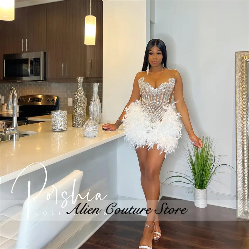 فستان حفلة موسيقية مرصع بالألماس الأبيض اللامع فستان قصير لامع بأحجار الراين والريش لحفلات الكوكتيل وحفلات العودة للوطن للفتيات السود حسب الطلب