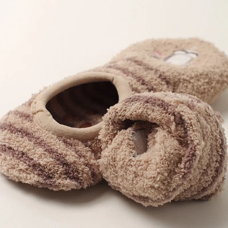 Calcetines de cama esponjosos con dibujos animados para mujer y niña, regalo de Navidad, antideslizantes, pantuflas gruesas y cálidas para invierno, calcetines de lana Coral, medias para suelo interior