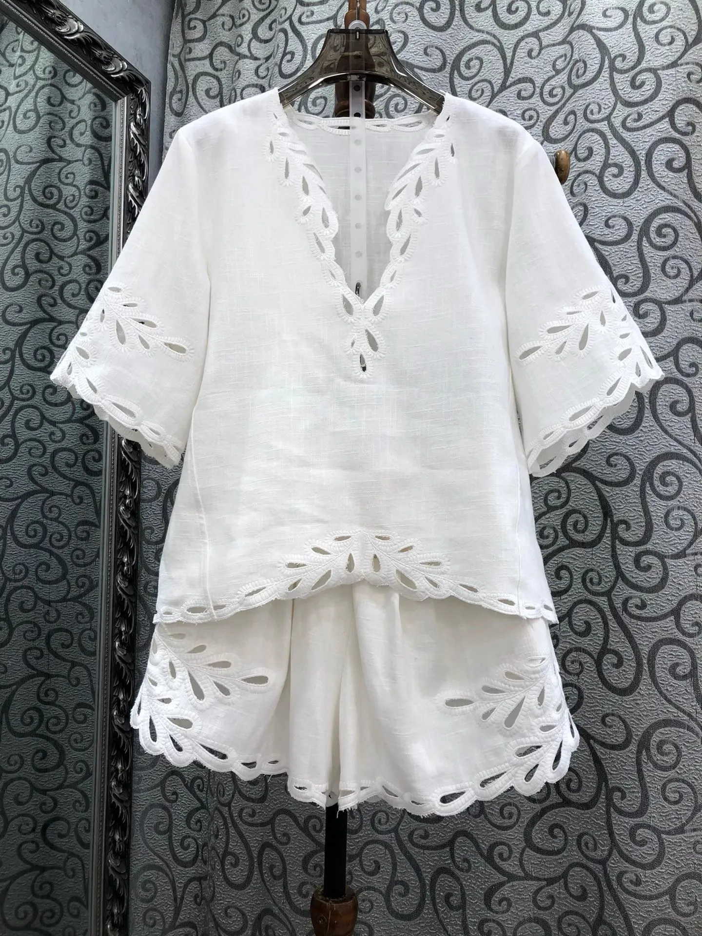 

High Quality Women's Set 2025 Summer Fashion Short Set Lady Sexy V-Neck Linen Blouse Top+Elastic Waist White Short Suits Beach
