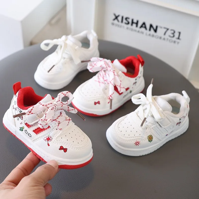 

Детские спортивные туфли для девочек, весна 2026, новые, милые и нежные, мягкие повседневные туфли для девочек, нескользящие, для студентов, для прогулок по кампусу