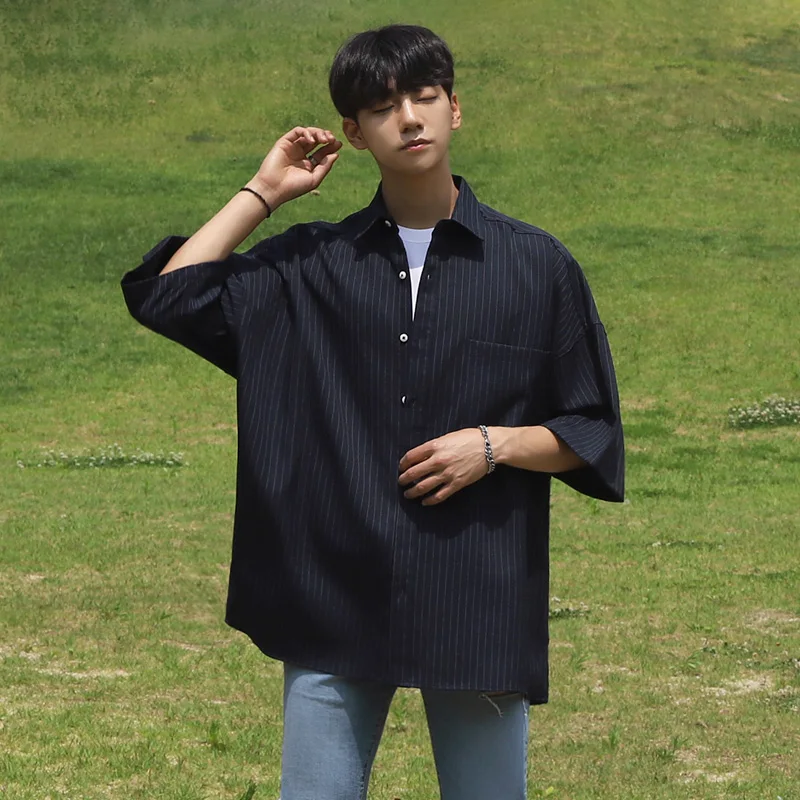 

Мужская повседневная рубашка MRCYC в корейском стиле с одной пуговицей и вертикальными полосками, модная свободная летняя рубашка с коротким рукавом