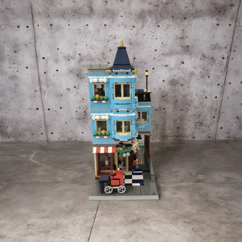 1566Pcs 31105 Townhouse to Toy Store Modular Modification MOC with Colorful Sign & Display Windows Education Building Block Gift