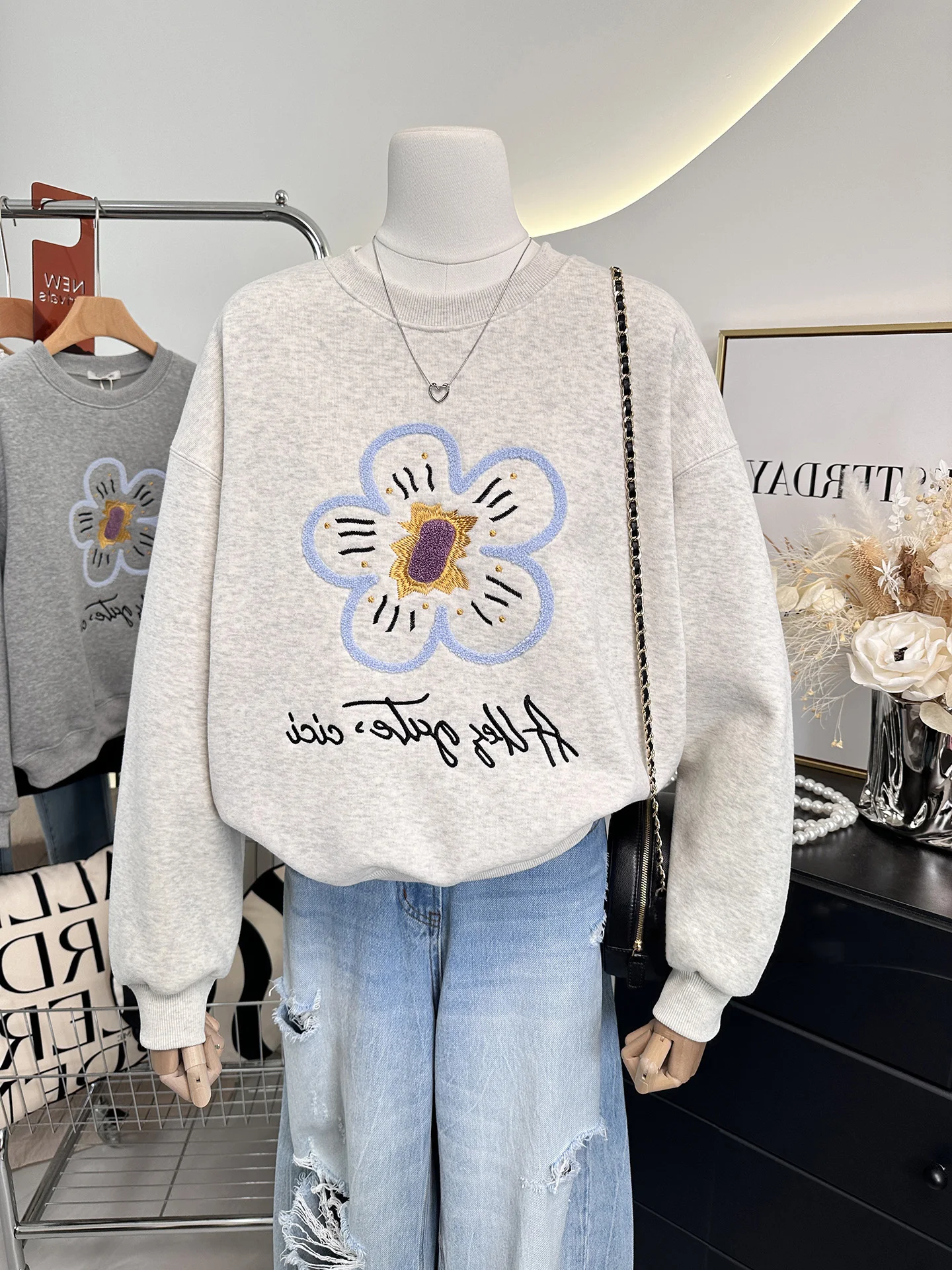 

Модный молодежный свитшот с вышивкой цветов для женщин, весенне-осенний, свободный, универсальный, для невысоких, в корейском стиле