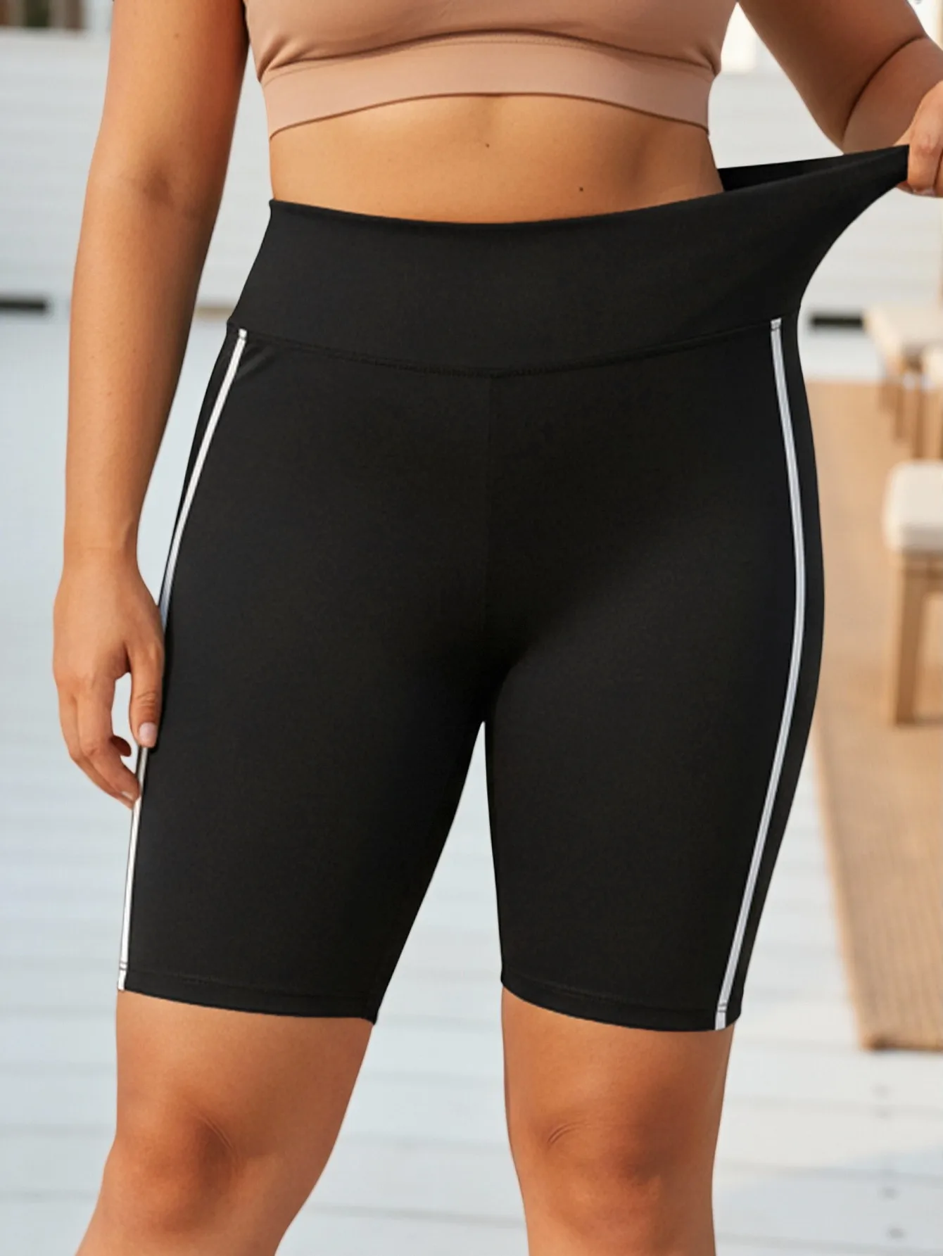 Damen Skinny Baselayer-Shorts in Übergröße mit Doppelseitigen Streifen, Dehnbare Slim-Fit Radlerhose, Lässige Alltags-Yoga-Shorts – Detail 8