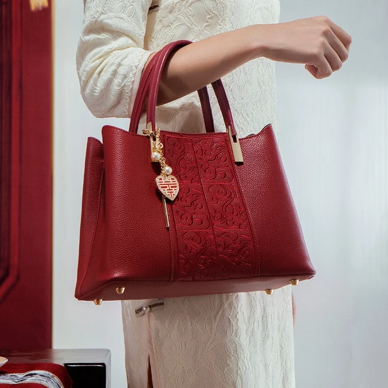 

Designer Embroidered Handbag Fashionable Women's PU Leather Luxury Shoulder Crossbody Bag for Wedding Party Gifts for Mom Birthd