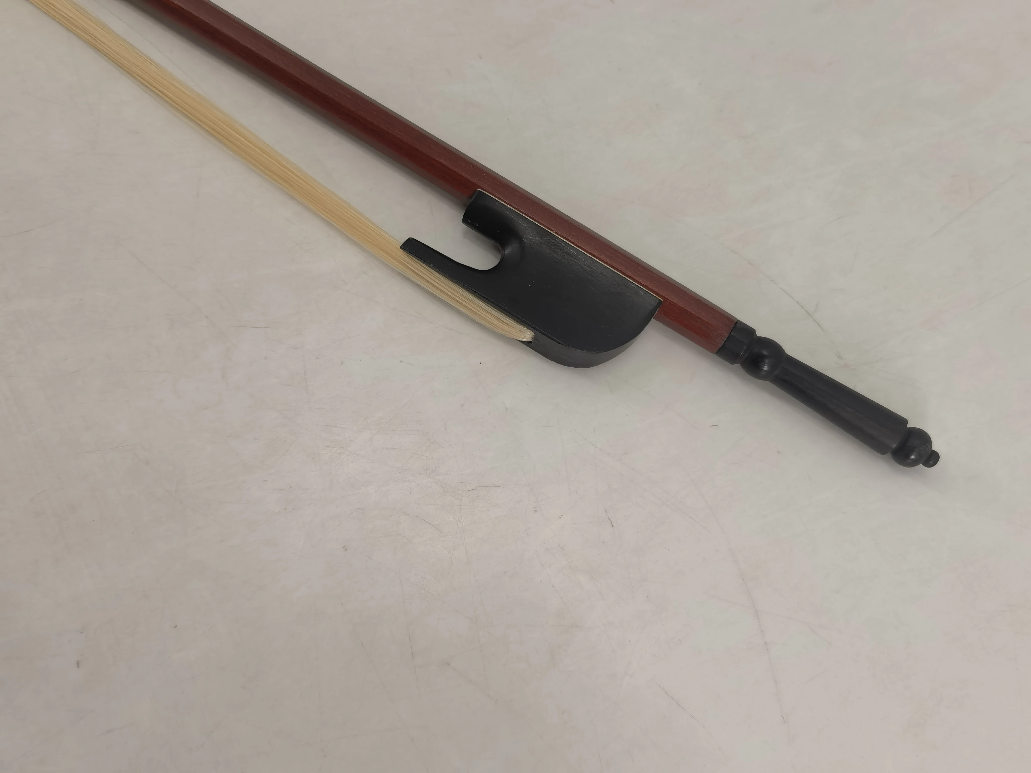 Yinfente 4/4 Violin Bow Baroque Style Brazil Wood Ebony Frog Violin Accessory Parts Natural Horse Hair Black / White Full Size