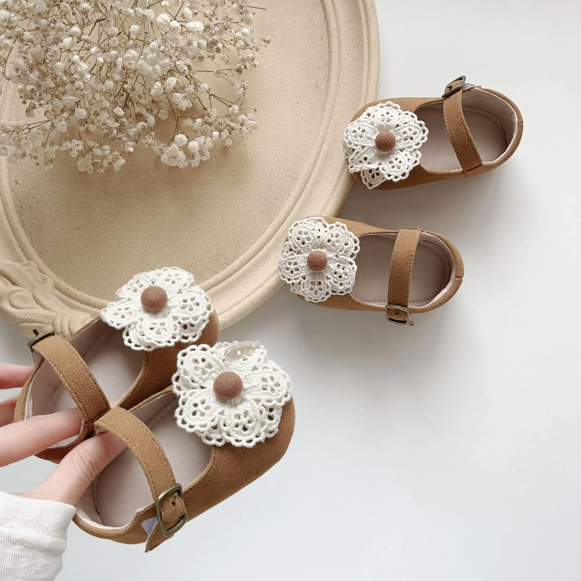 2025 Fall Baby Girl First Walkers Non-Slip Soft Sole Shoes Floral Mary Janes Princess Style 0-18 Months