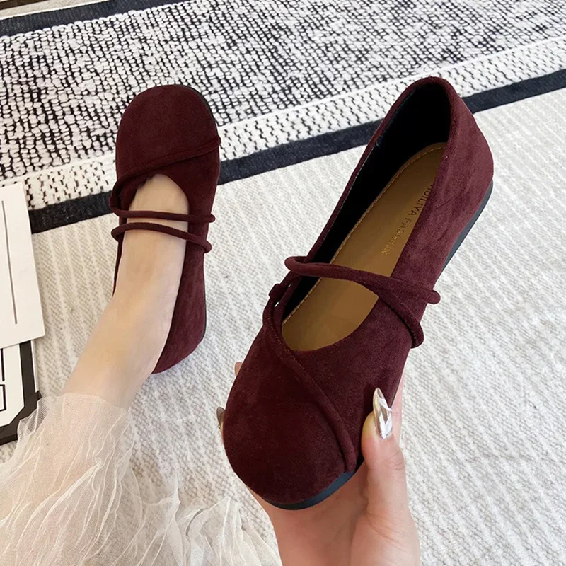 TRAF Sandalias planas de cabeza redonda de color rojo vino, zapatos de otoño con punta cerrada y boca poco profunda, zapatos planos de gamuza sintética con correa fina para mujer