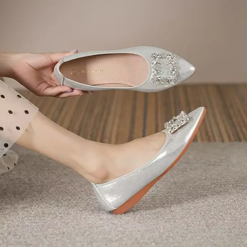 

Женская обувь. Черные мокасины. Золотой острый носок. Элегантное платье для молодежи. Стильное платье. Лето 2023 года. Популярные женские туфли на плоской подошве. 39.