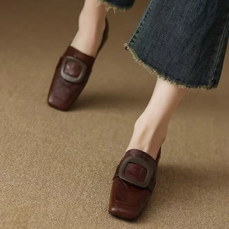 Modische Damenschuhe mit quadratischer Schnalle, Designer-Modell, Frühling 2026, Retro, einfarbig, Freizeitschuhe, Alltag, Büro, Shopping, Damen-High-Heels – Detail 5