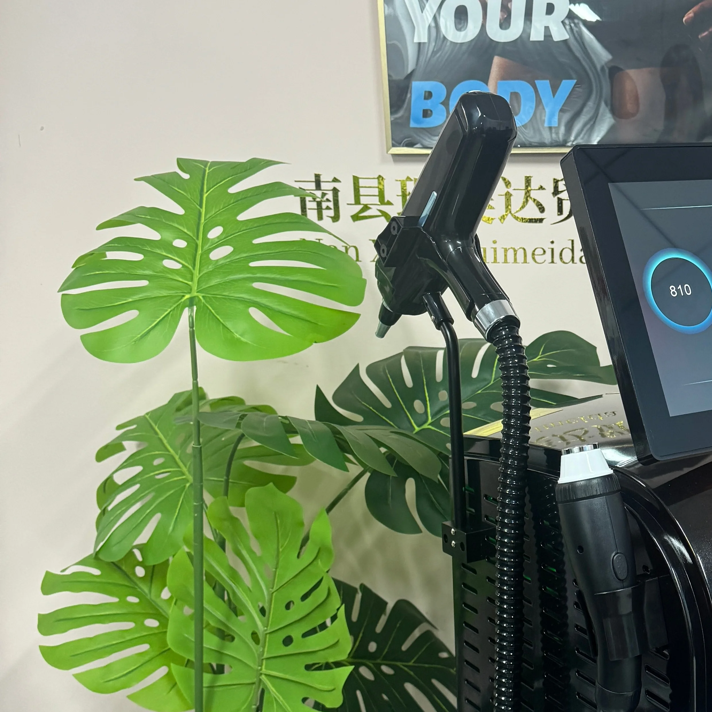 

Многофункциональный диодный лазер 4-в-1: 808 нм для удаления волос, удаления татуировок, RF-лифтинга и IPL-омоложения кожи