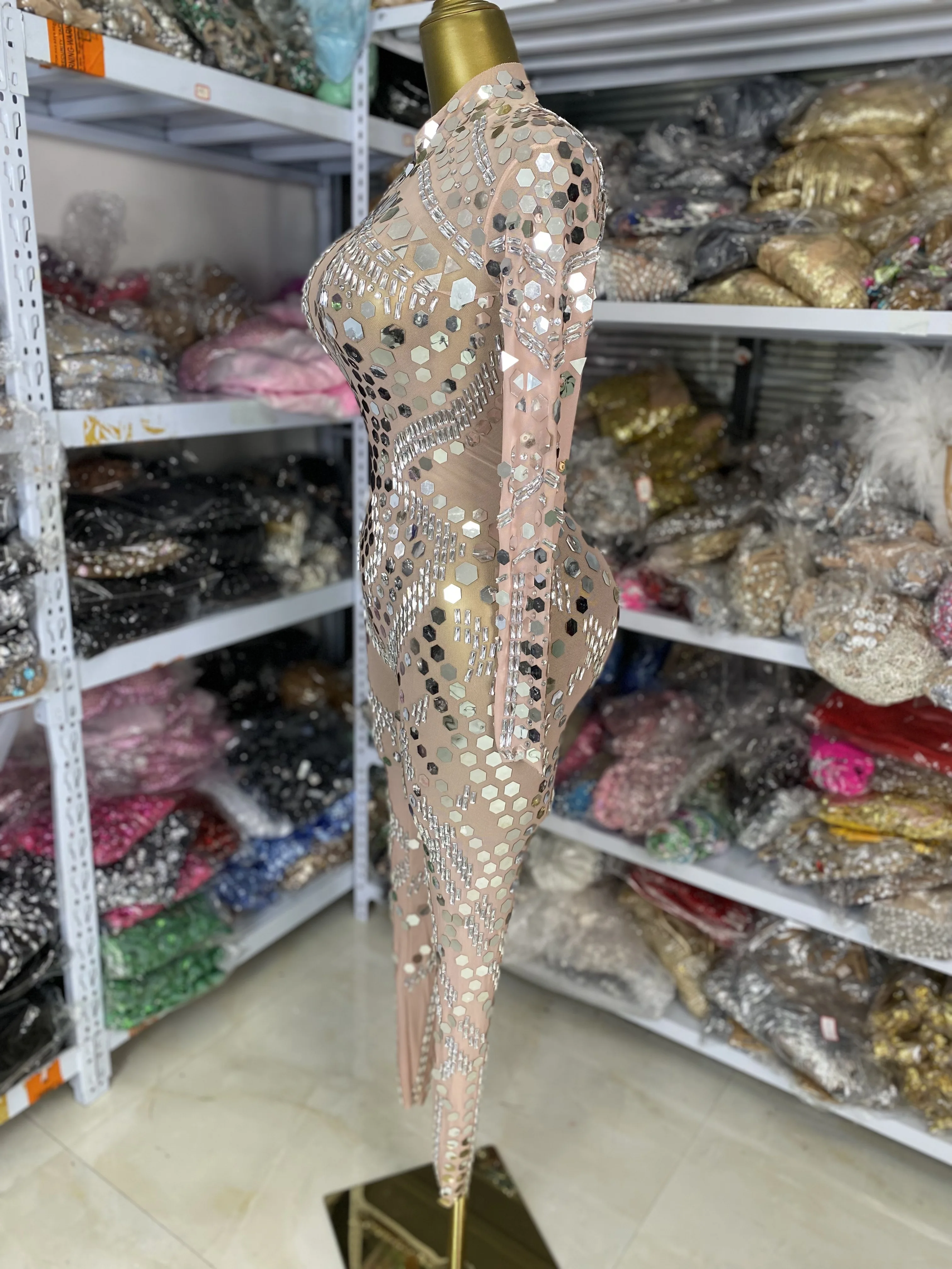 Abito da tuta trasparente sexy da donna con paillettes scintillanti e strass, costumi da spettacolo in rete nuda, abiti da sera per feste da discoteca