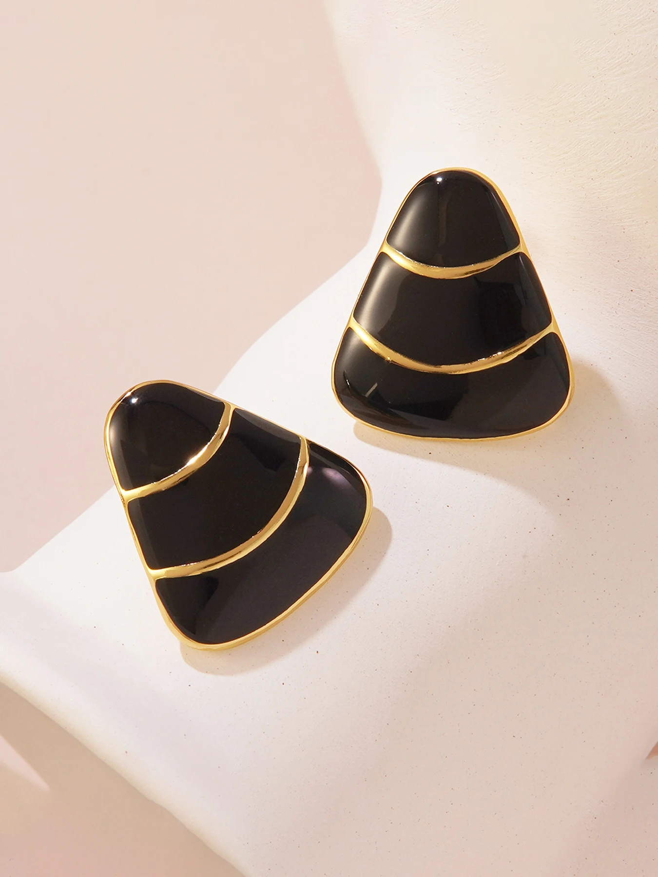 

Exaggerated Geometric Triangle Stud Earrings, Stainless Steel Asymmetrical Design, Casual Style, All Seasons, Unique Fashion Acc