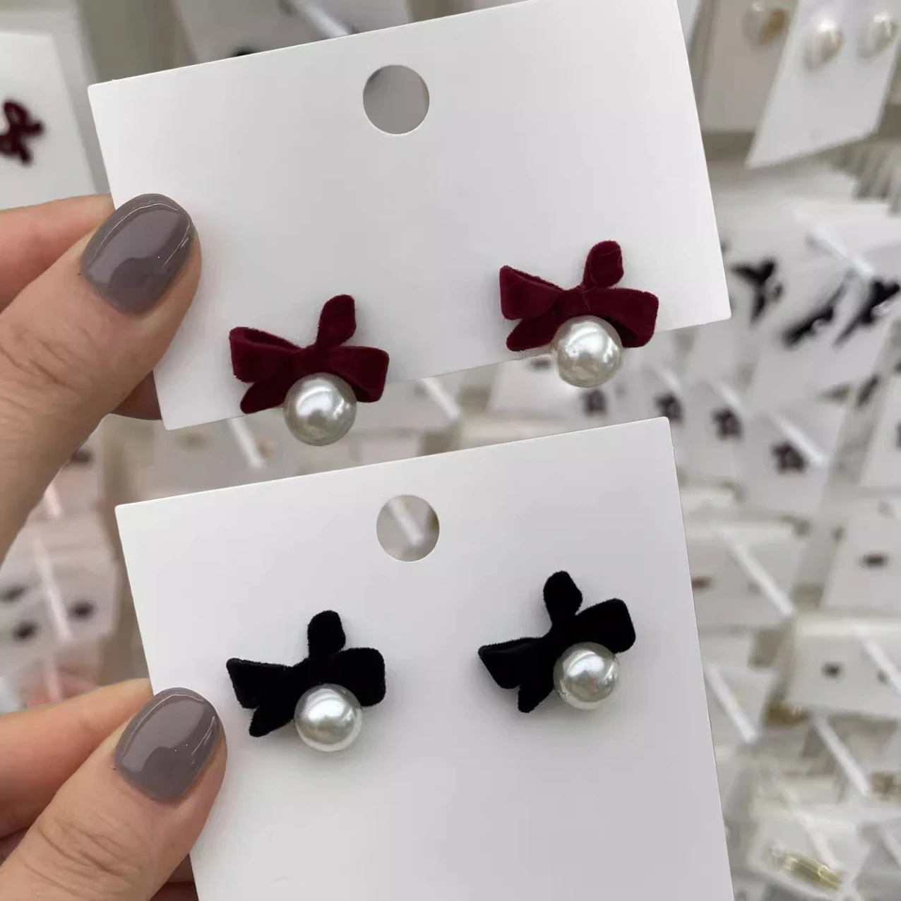 Orecchini con fiocco floccato nero Vintage orecchini con perle a forma di fiocco geometrici con ciondoli per accessori per l'orecchio di gioielli di moda per ragazze da donna