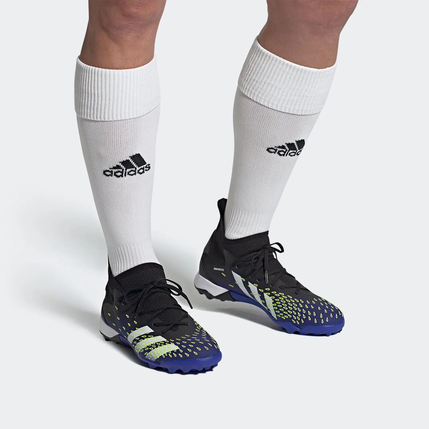 

Оригинальные мужские футбольные бутсы Adidas PREDATOR FREAK .3 TF FY0623