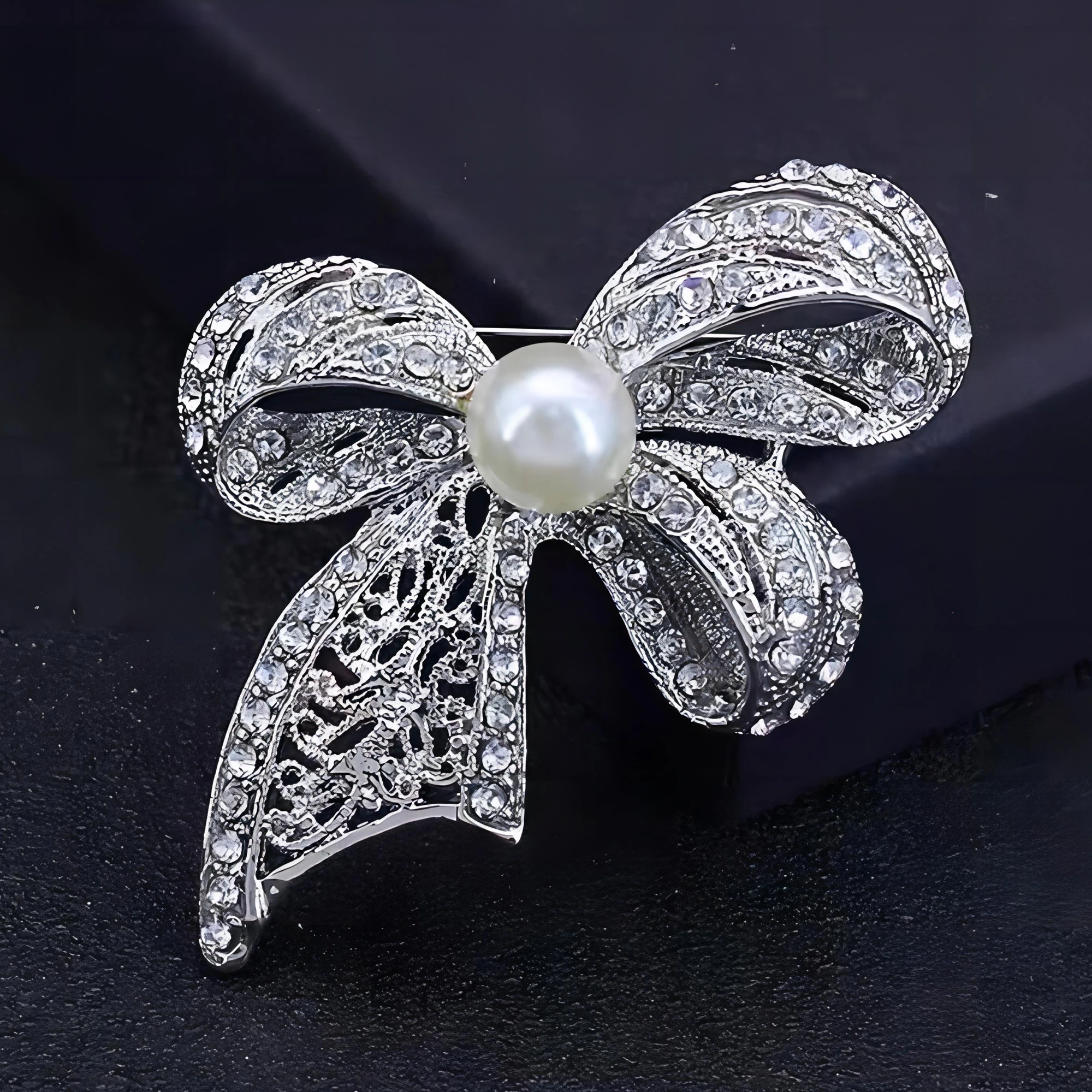 Luxury Pearl Bow Brooches for Women Unisex Clothing Pins 2-color Available Office Party Gifts Accessories