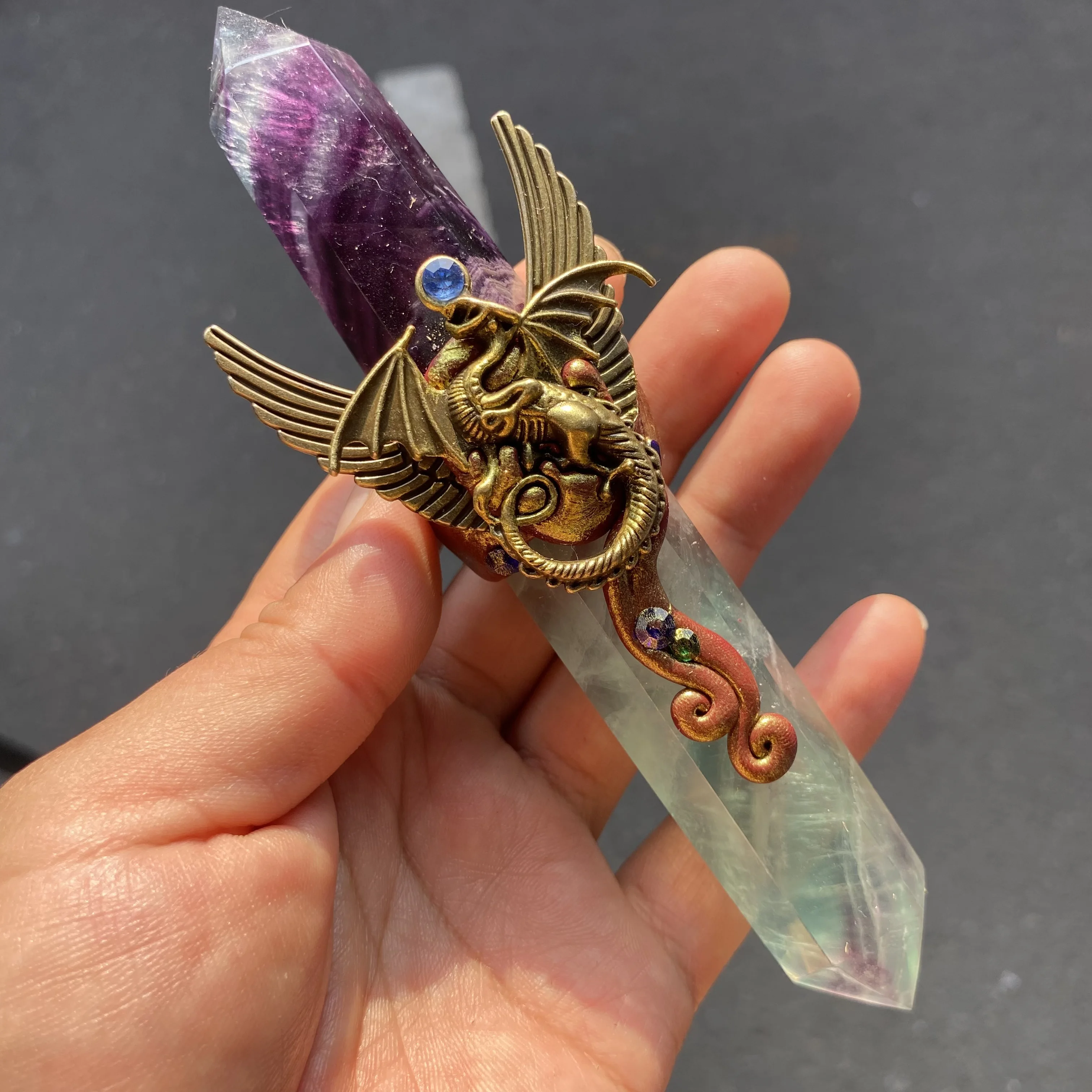 Handmade Alloy Flying Dragon Natural Fluorite Point Magic Wand Healing Ornament For Home Decor