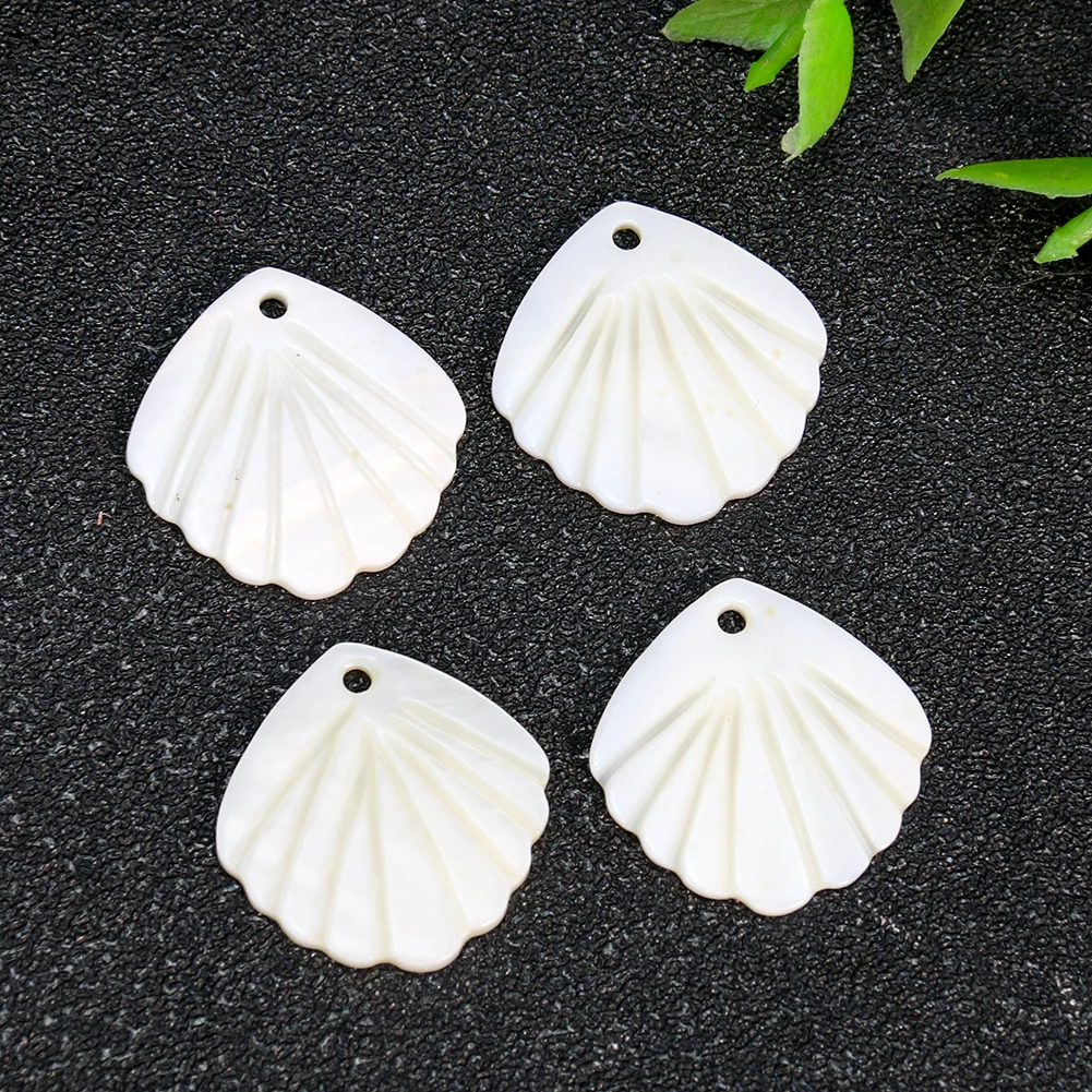 Muy Bien 18mm Natural Freshwater Shell Carving Fan Shape Pendant for DIY Making Men and Women Jewelry Necklace Earrings Gifts