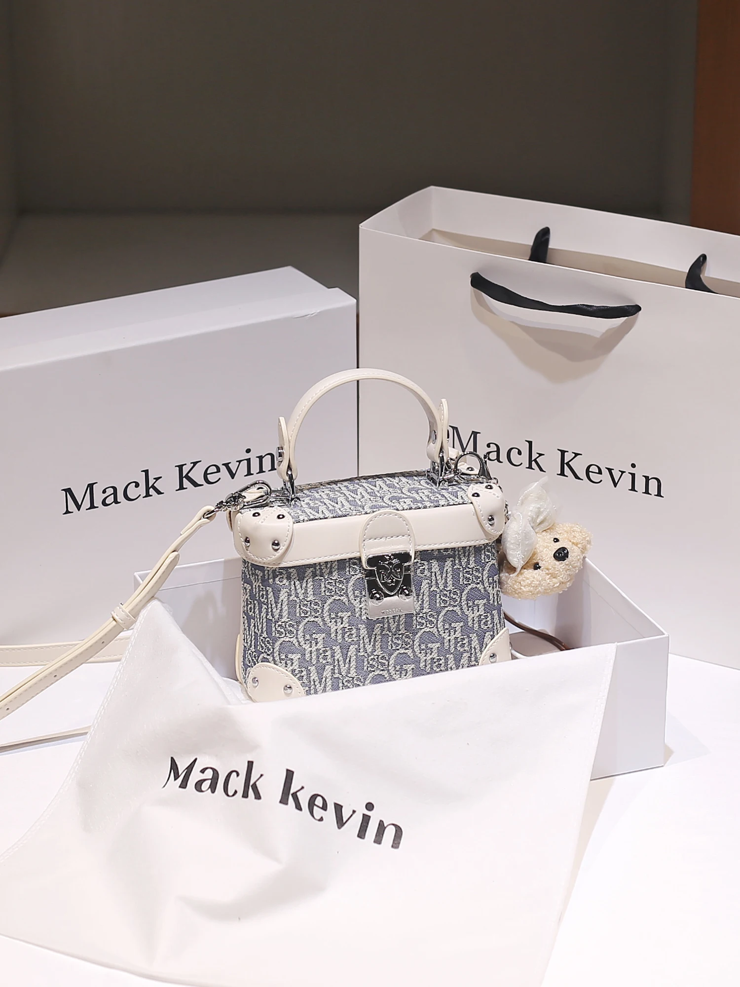 

Newly Trendy and Luxury Crossbody Bag with Delicate Embroidery Pattern Popular and Fashion Denim Square Evening Party Bag