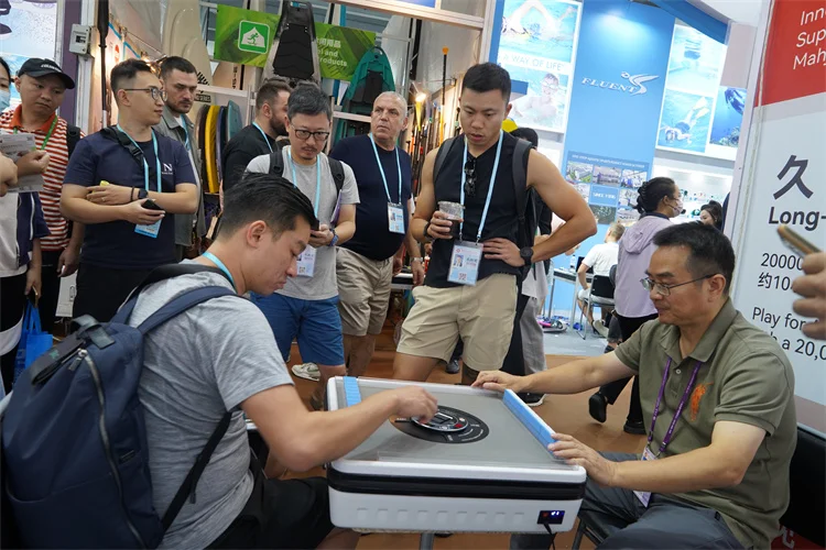 Modern Travel-Sized Portable Plastic Automatic Mahjong Table For 4 Players By QUEYI-Versatile Entertainment