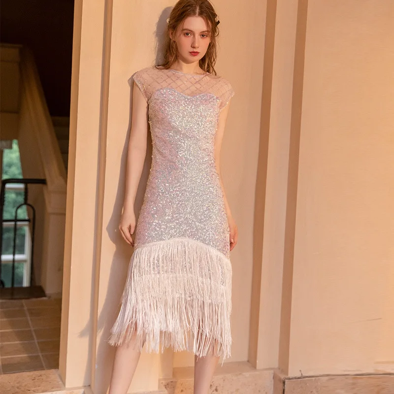 Abito femminile sexy con frange di paillettes O-Collo senza maniche Vedi attraverso la maglia aderente Abito con nappe stanche Abito da banchetto per feste con glitter