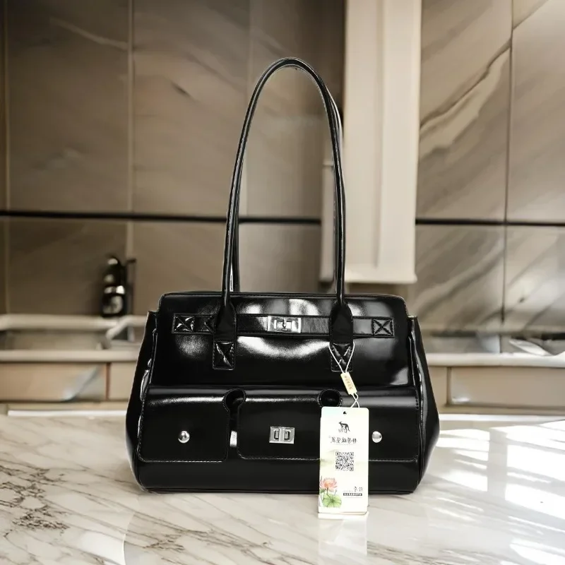 

Unique Retro Crossbody Handbag High-End Minimalist Messenger Purse Solid Color Parisian-Inspired Fashion Accessory