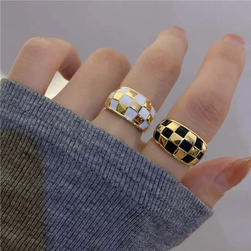 

SEREIN IHigh Quality Simple Black and White Checkerboard Ring Women Elegant Party Accessories Rings for Women Fashion Jewelry