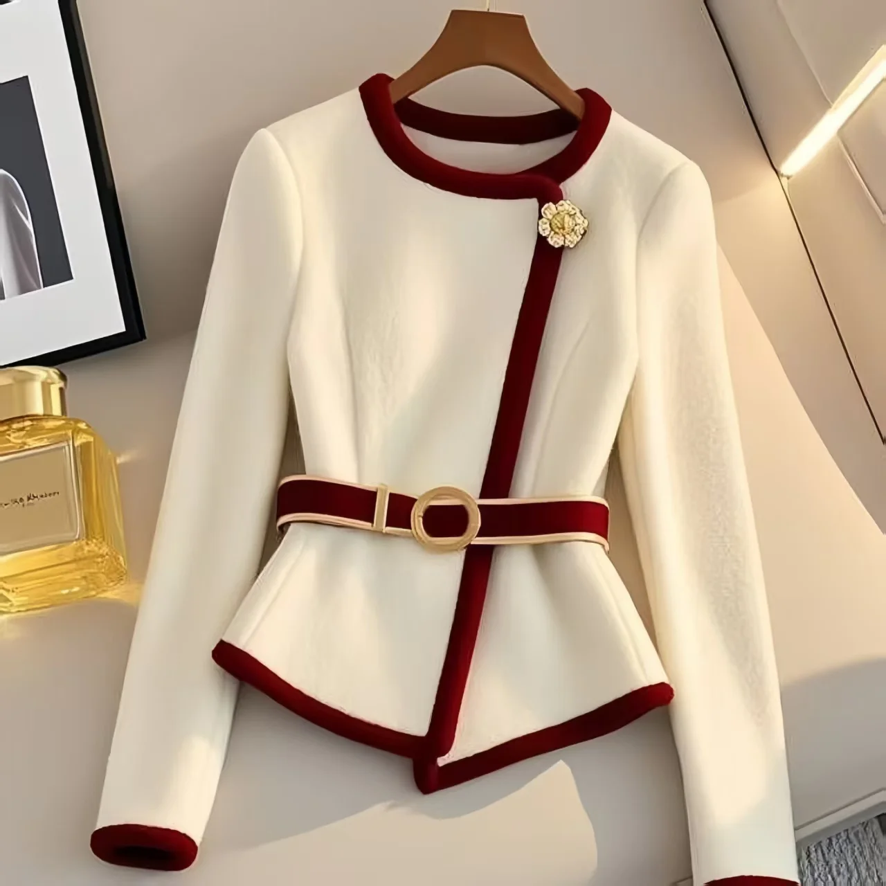 คุณภาพสูงแฟชั่นการออกแบบเสื้อแจ็คเก็ตผู้หญิงฤดูใบไม้ร่วงฤดูหนาวหนาแขนยาว Contrast สีไม่สม่ําเสมอ Elegant Coat Top กับเข็มขัด