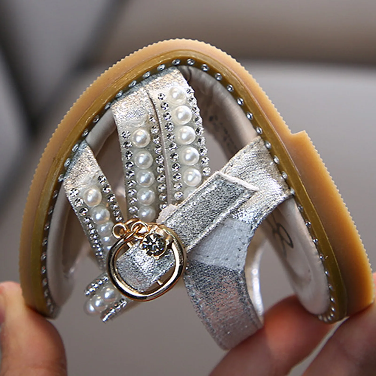 أحذية الأميرة الصيفية للفتيات ذات الإصدار الكوري لؤلؤية رائعة مفتوحة من الأمام، ملابس يومية عصرية مضادة للانزلاق مع صنادل تنانير