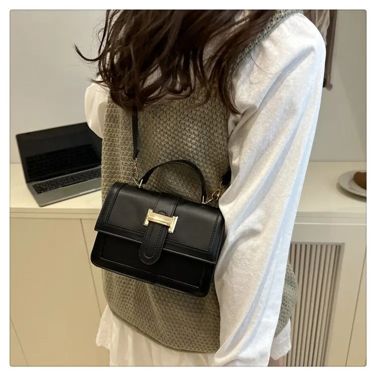 

Осень 2024 711, новая сумка-чехол, сумка через плечо, маленькая квадратная сумка, модная универсальная пригородная сумка