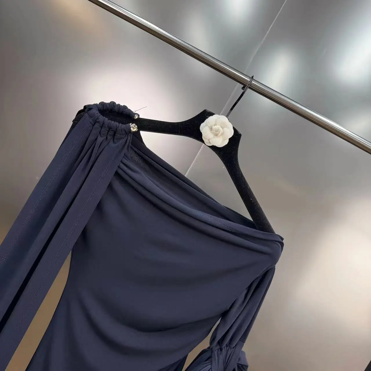 Women's Fall 2025 New French Vintage Blouse | Off-the-Shoulder Waist-Cinching Slimming Top with Irregular Tie