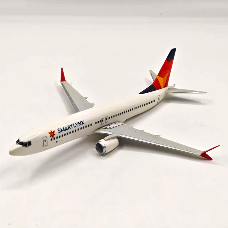 Масштаб 1:200 B737MAX8, пластиковая модель самолета, статическая коллекция, украшенные праздничные подарки, игрушки, сувенирный подарок