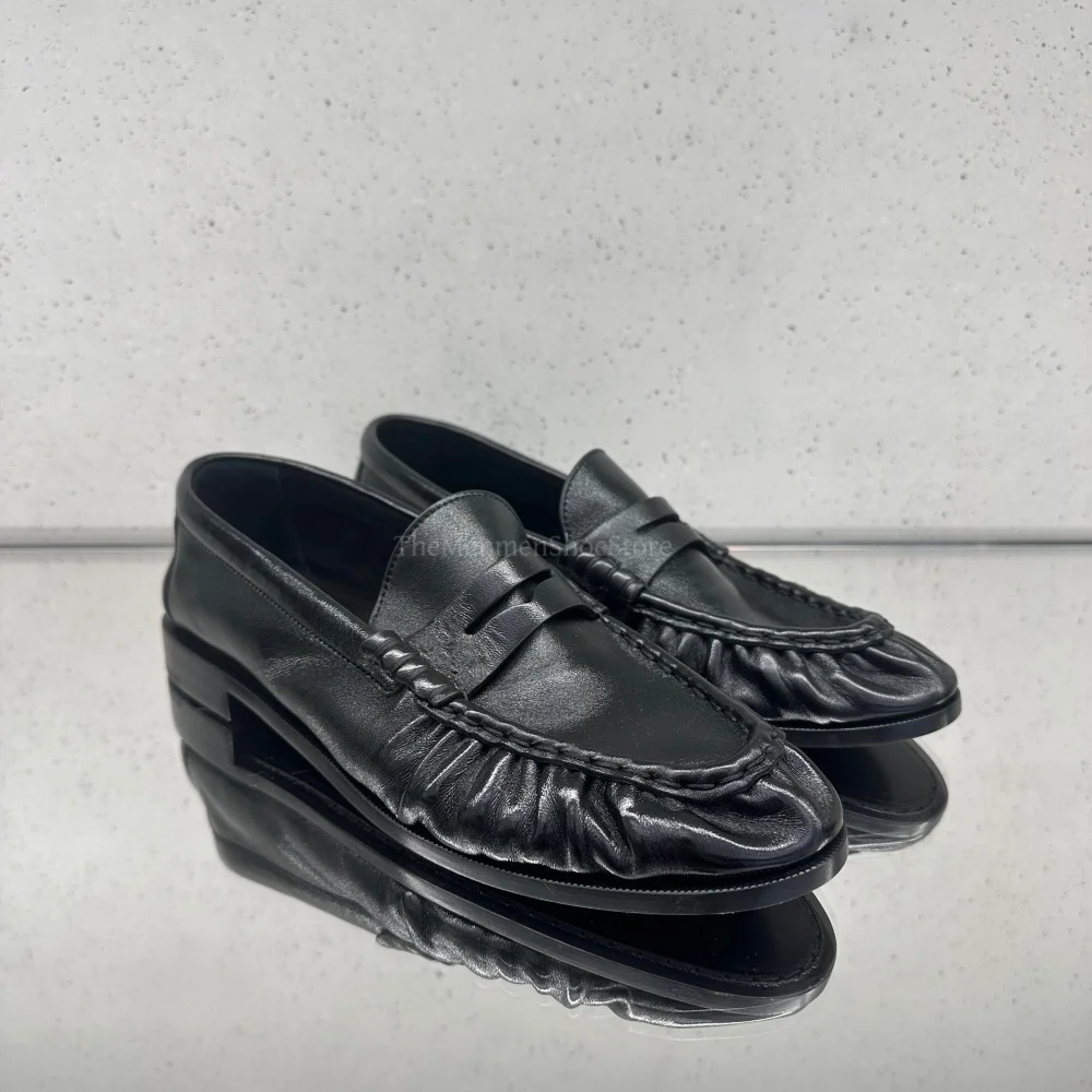 

Black Retro Pleated Loafers for Men and Women Soft Leather One Foot Lazy Shoes Derby Shoes Thick Heels Casual Leather Shoes