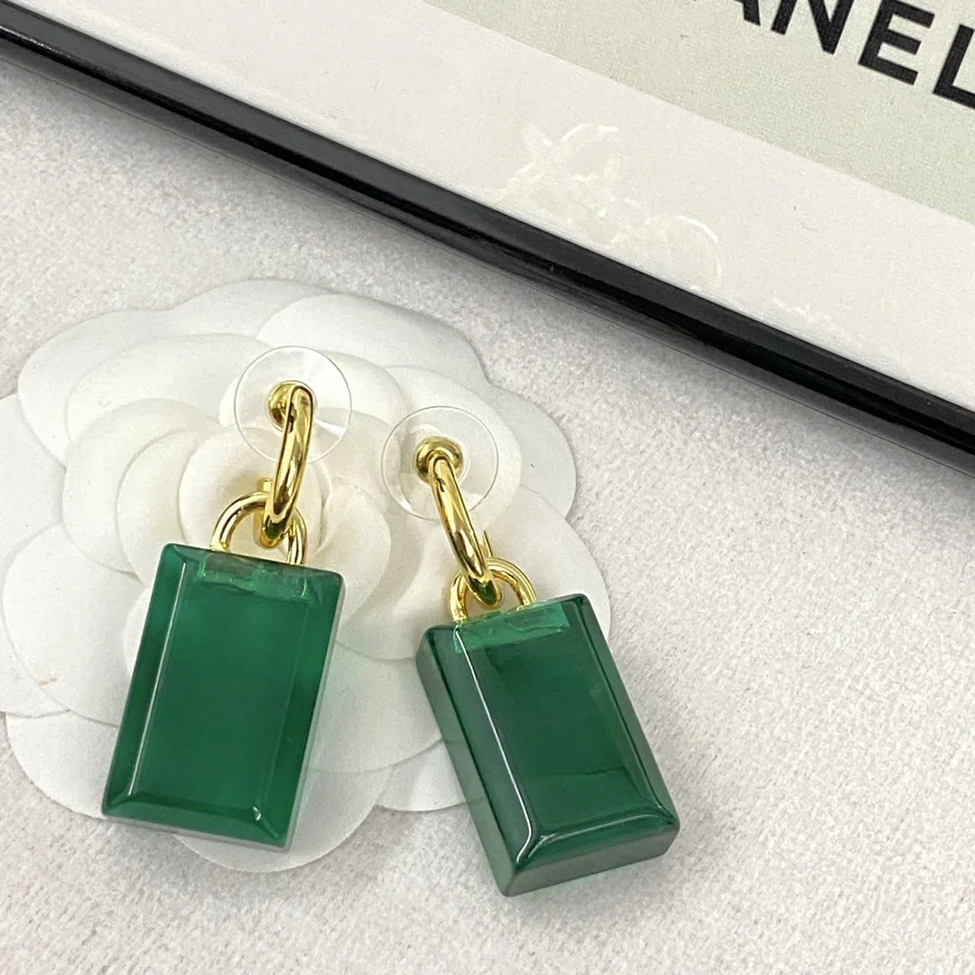 

Europe and the United States fashion the latest emerald sugar earrings