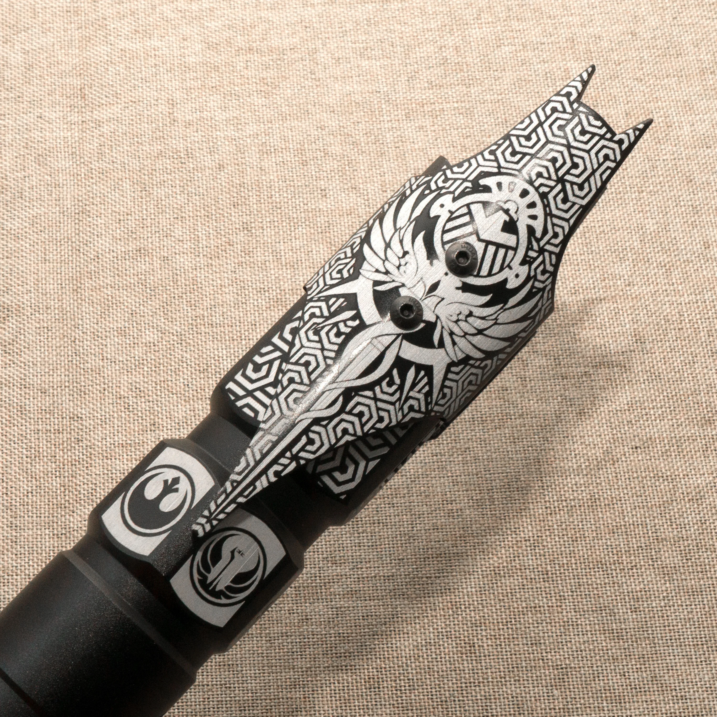 V8-1.0 Design intagliato nero Una varietà di opzioni Accessorio per sabbie luminose Dispositore personalizzato in metallo e alluminio per sabbie luminose