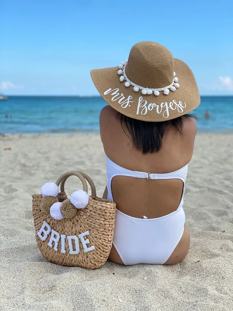 Niestandardowe imię pani Floppy Pom Pom kapelusz plażowy spersonalizowana wycieczka na wieczór panieński kapelusz przeciwsłoneczny dla nowożeńców przyszłość pani kapelusze dla druhny