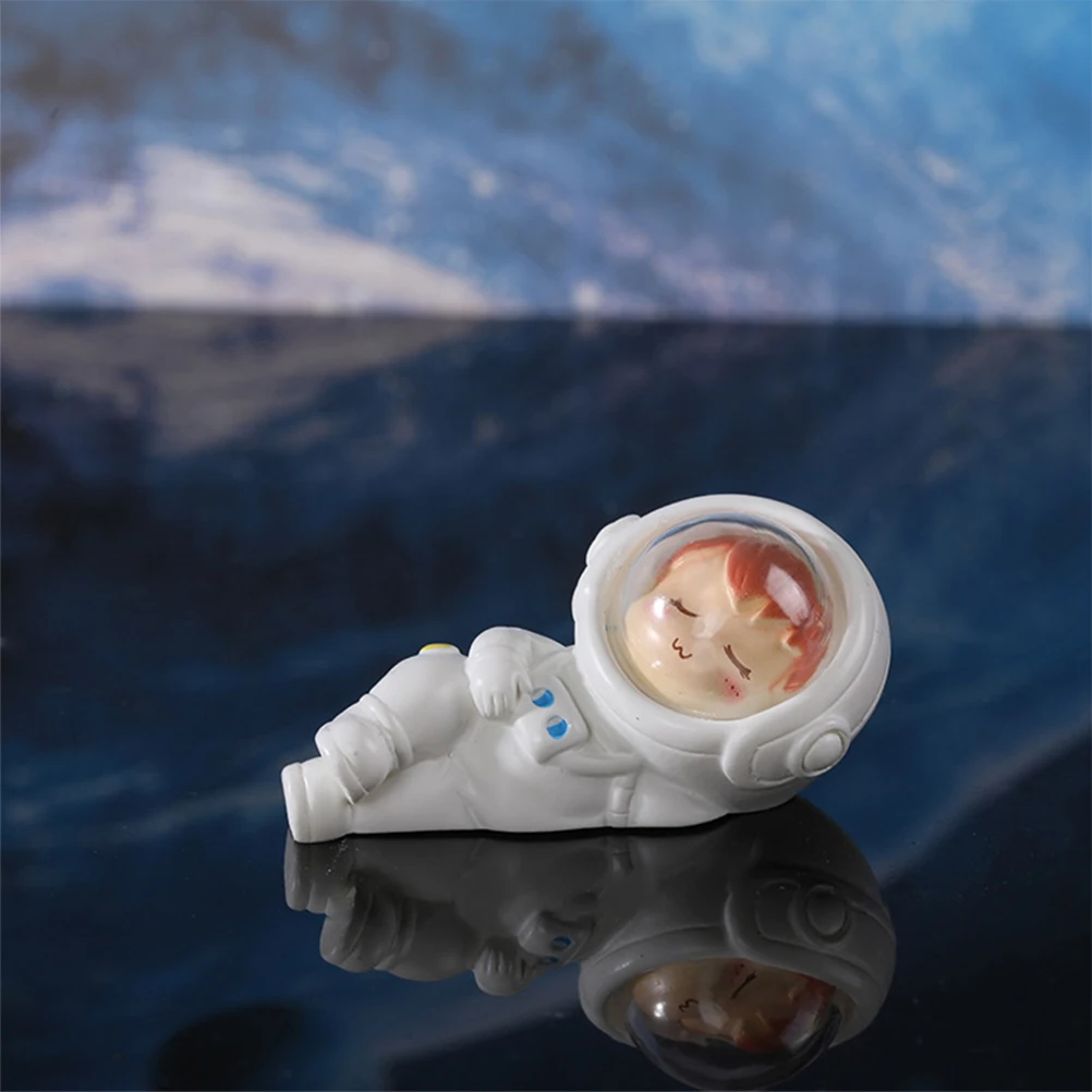 

8pcs Resin Astronaut Ornaments Unbreakable Mini Decorations Cartoon Smile Figurines Cute Statue Desktop Garden Craft Toy
