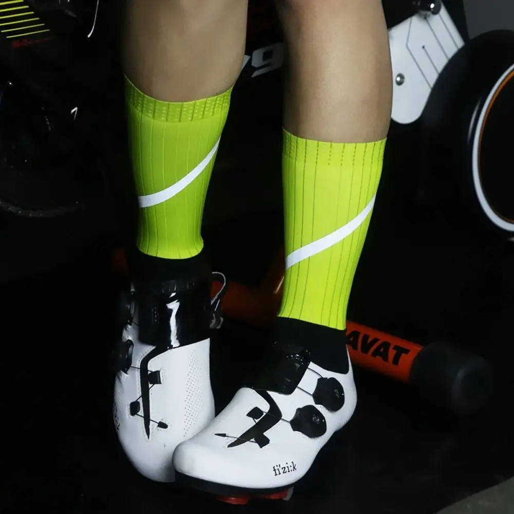 1 Pair Reflective Cycling Socks Breathable Deodorant Mid Tank Sports Socks Not Deformed Sweat-absorbent Bicycle Sock