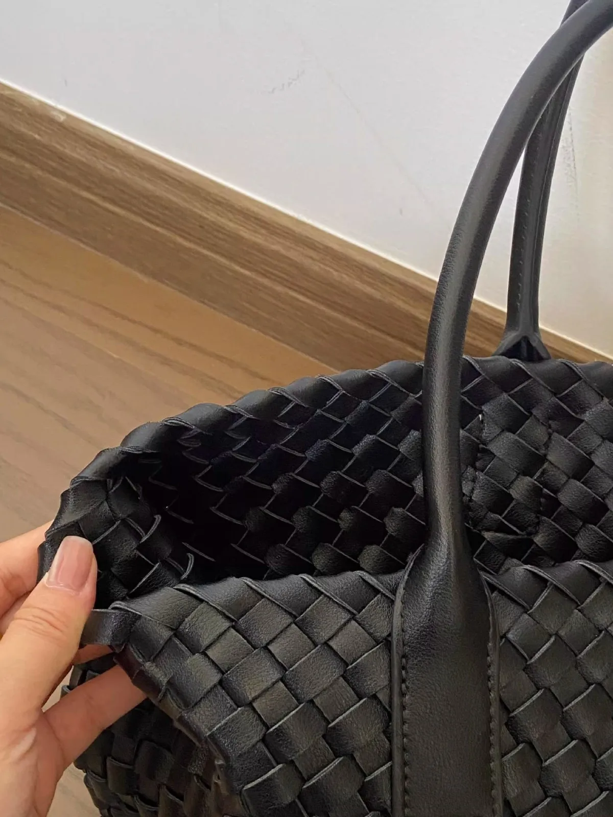 حقيبة نسائية جديدة، حقيبة منسوجة من الجلد الناعم، حقيبة سفر كاجوال محمولة باليد، حقيبة سفر، السعة والملمس، كتف واحد