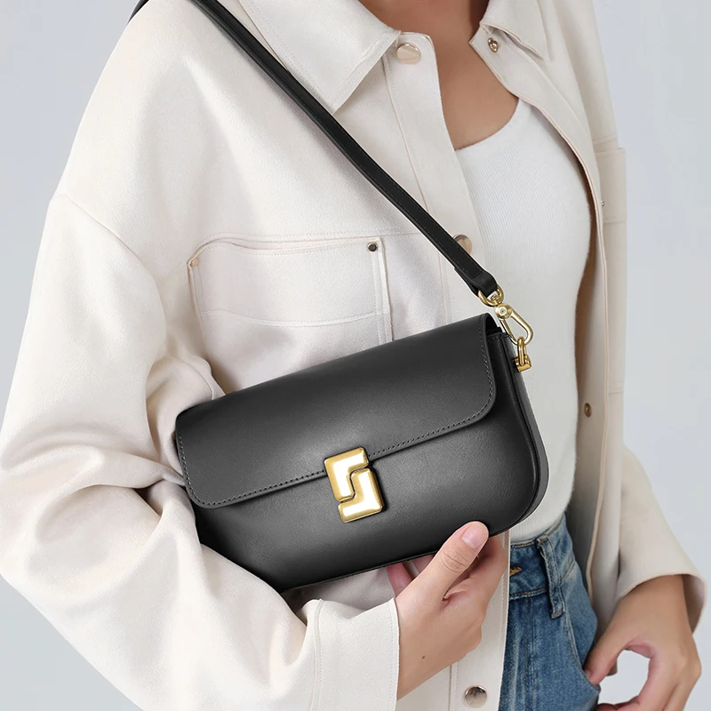 

Ladies' gold buckle small square bag fashionable shoulder bag high-quality cowhide versatile crossbody bag simple temperament