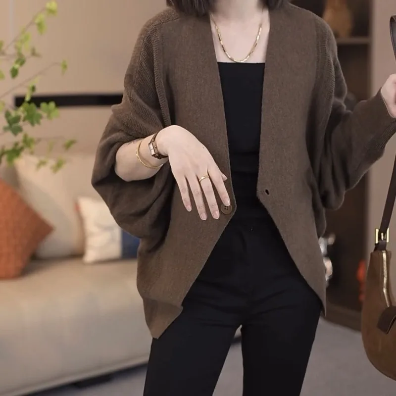 Designed and Fashionable Korean Style Bat-sleeve Cardigan Sweater for Women Autumn New Loose Slimming Sweater