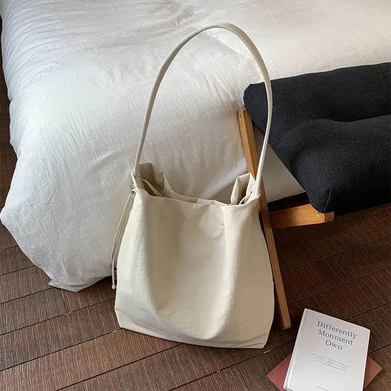 

2025 Autumn New Travel Shoulder Bucket Crossbody Bags Korean Niche Large Capacity Tote Bag for Women