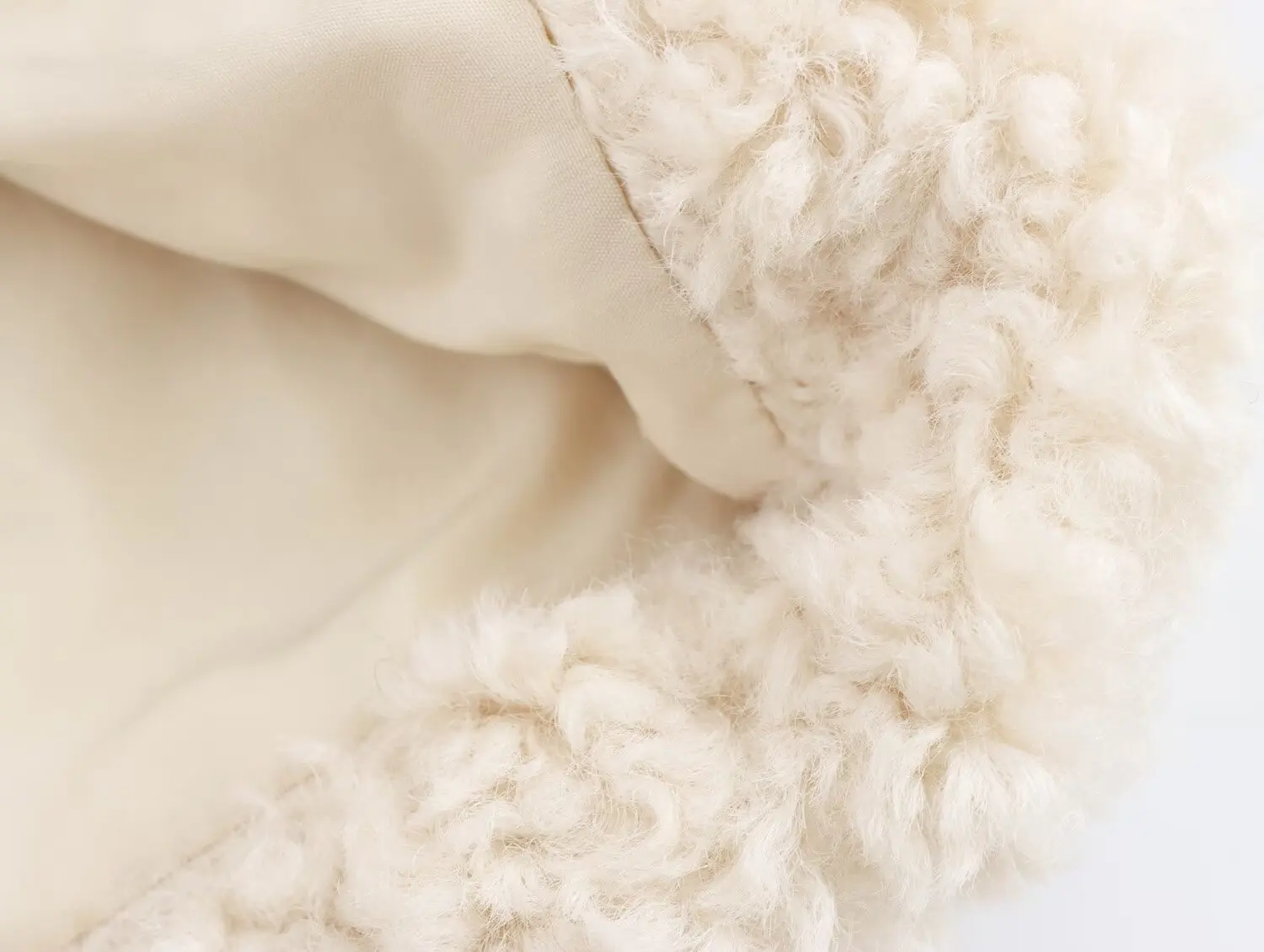 เสื้อโค้ทผู้หญิงใหม่ปี 2025: สไตล์ยุโรปและอเมริกา แฟชั่นทันสมัย อเนกประสงค์ ระดับไฮเอนด์ ปกเสื้อแบบปกเชิ้ต แขนยาว ดีไซน์หรูหรา