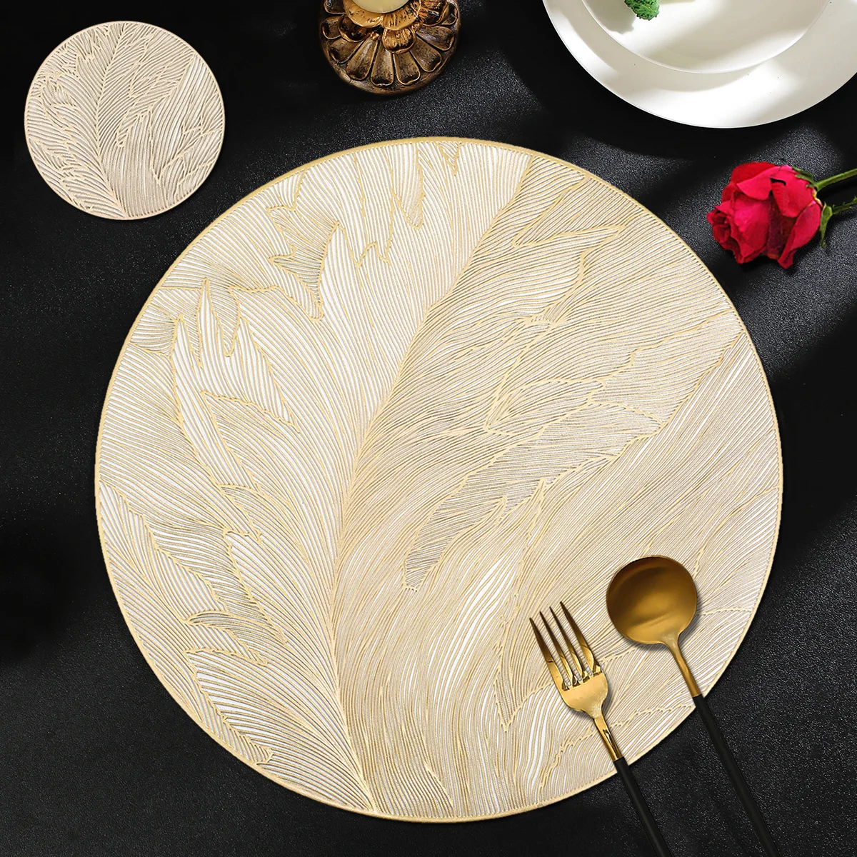 

6 шт. салфетки с перьевым узором, водонепроницаемые коврики для стола из ПВХ с золотой фольгой, маслостойкие термостойкие подставки для обеденного стола