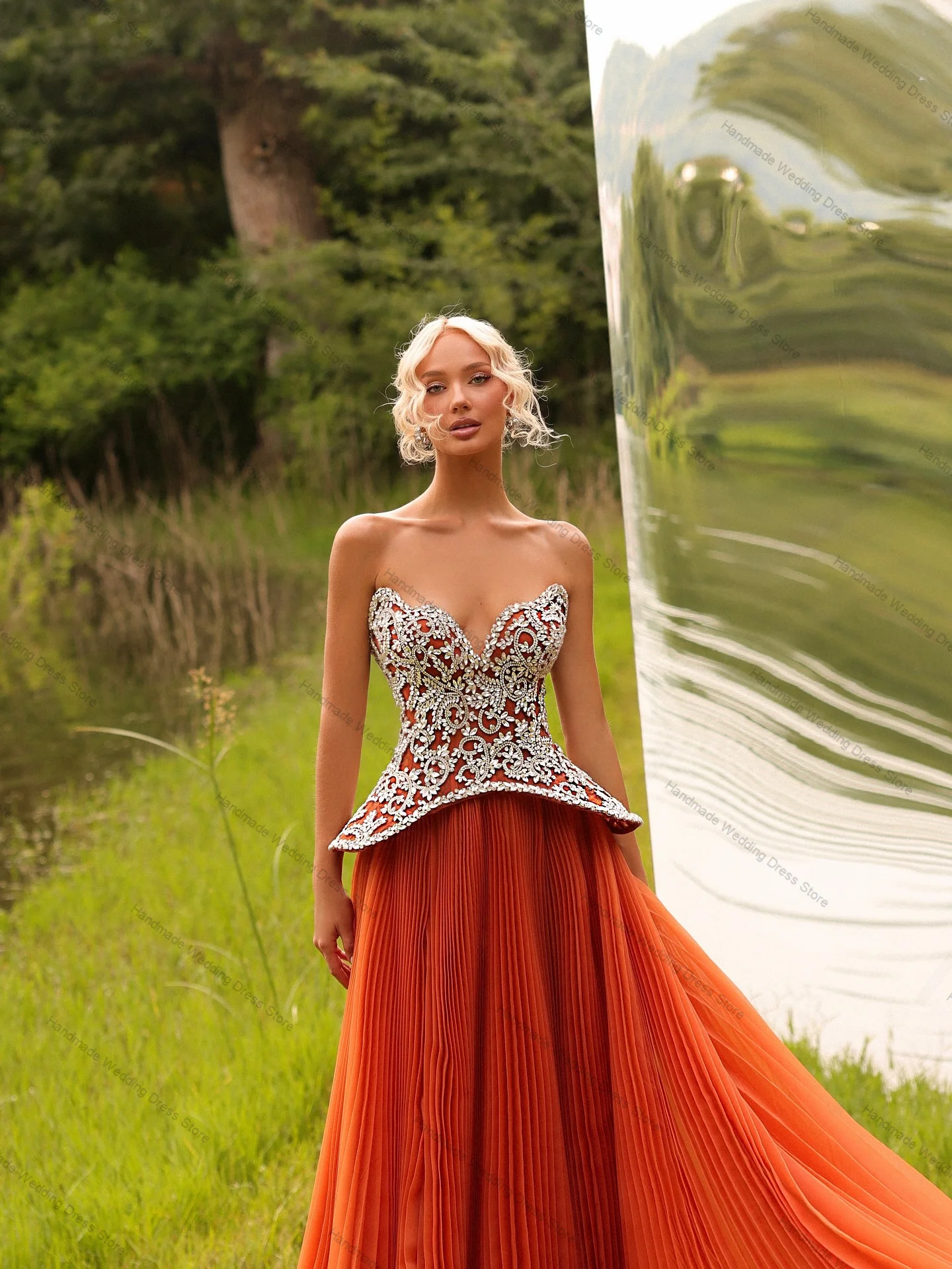 

Orange Crystals A Line Prom Dress Sexy Strapless Sleeveless Bridal Evening Gown Customized Lace Up Back Church Long Robe