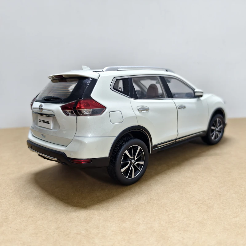 ダイカスト 1:18 スケール日産新世代エクストレイル SUV 2018-2022
