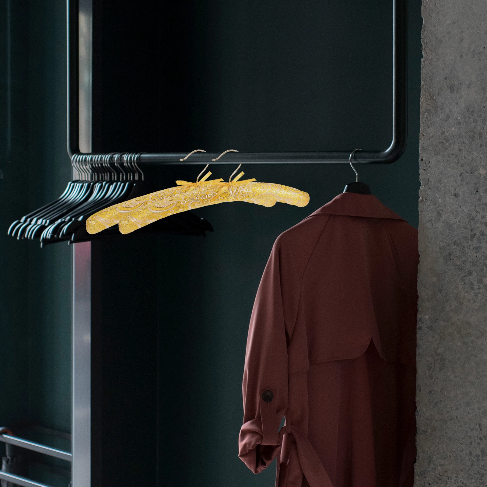 

3Pcs Padded Clothes Hangers Sweater Hangers No Shoulder Bump Smooth Sponge Covered Home Closet Organizer Save Space