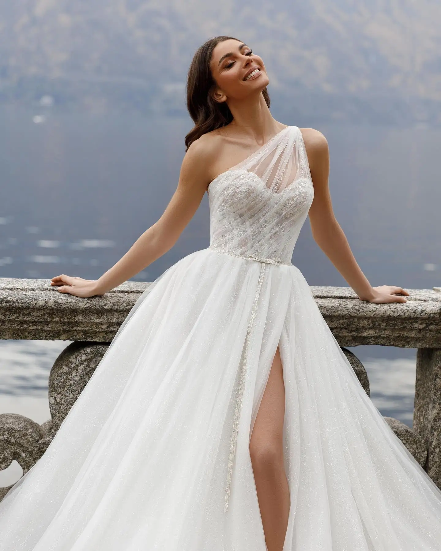 Vestidos de casamento sexy, pescoço de barco, vestidos de noiva linha A, estilo simples e charmoso, elegante trem de varredura, 2024